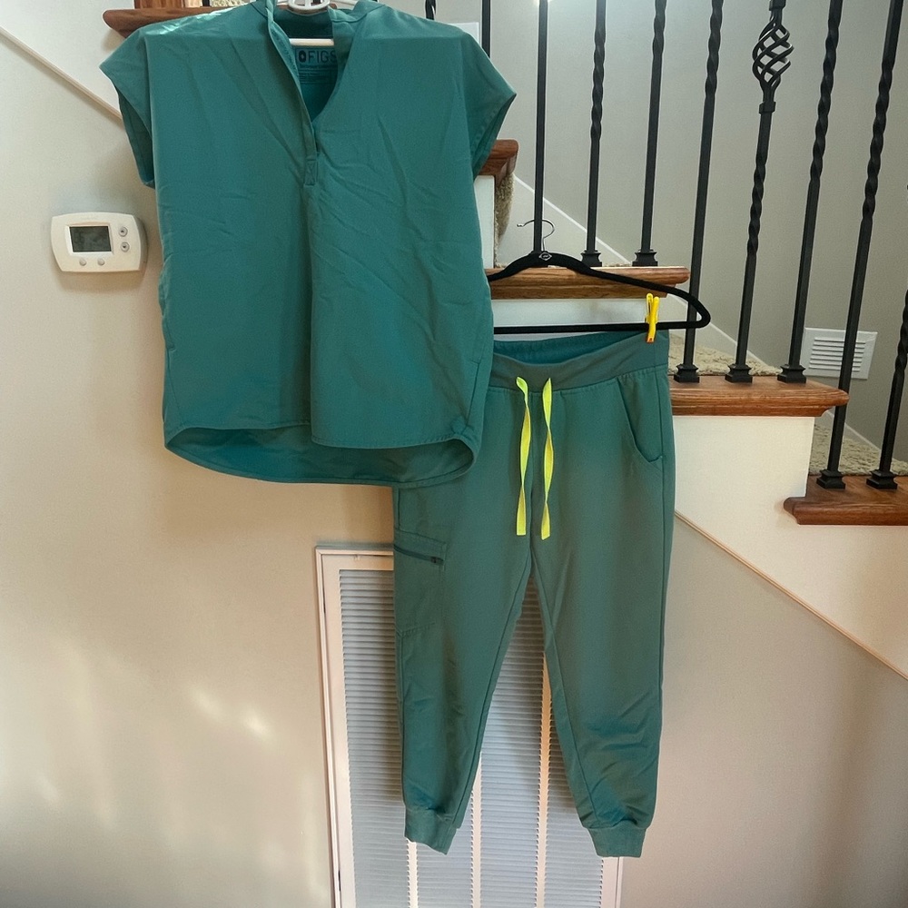 Figs Green Jogger Track Pants Relaxed Fit